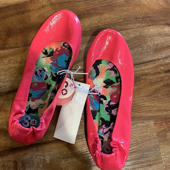 Flats - Picture 2 of 6